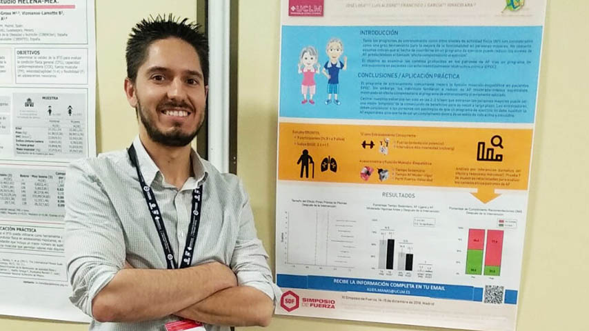 Asier Mañas junto a la imagen del póster ganador sobre la importancia del ejercicio habitual en el paciente con EPOC.