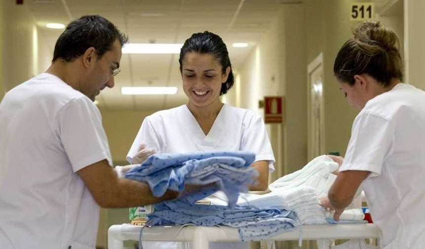Los auxiliares de Enfermería cambian de nombre: TCAE - Diario