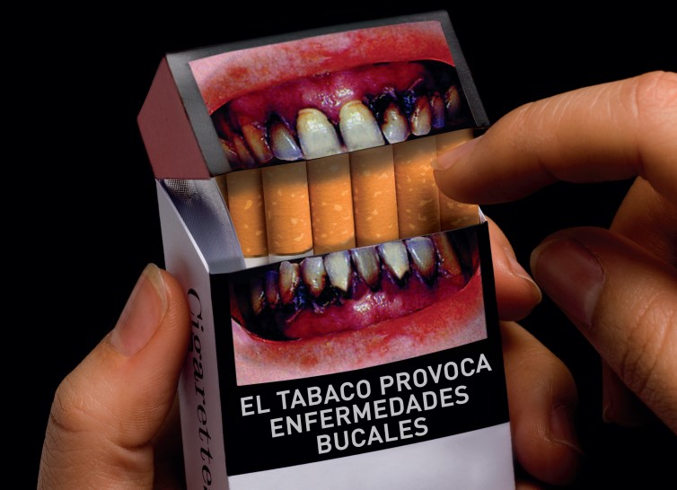 Los médicos apoyan la intención del Ministerio de Sanidad de subir el precio de la cajetilla de tabaco, pero piden que supere los 12 euros.
