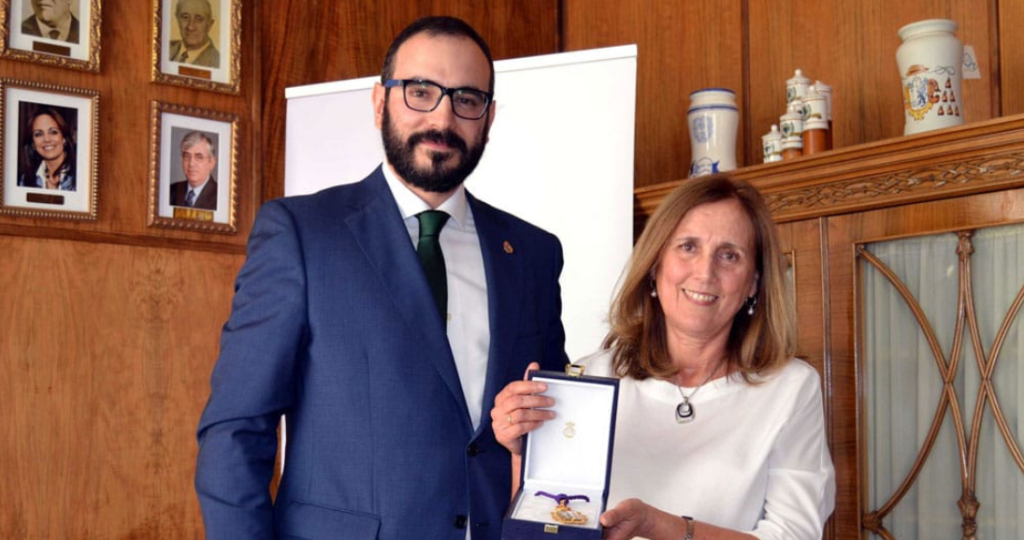 El Colegio Oficial de Farmacéuticos (COF) de Ciudad Real nombra a Eloísa Adrados colegiada de honor de 2022.