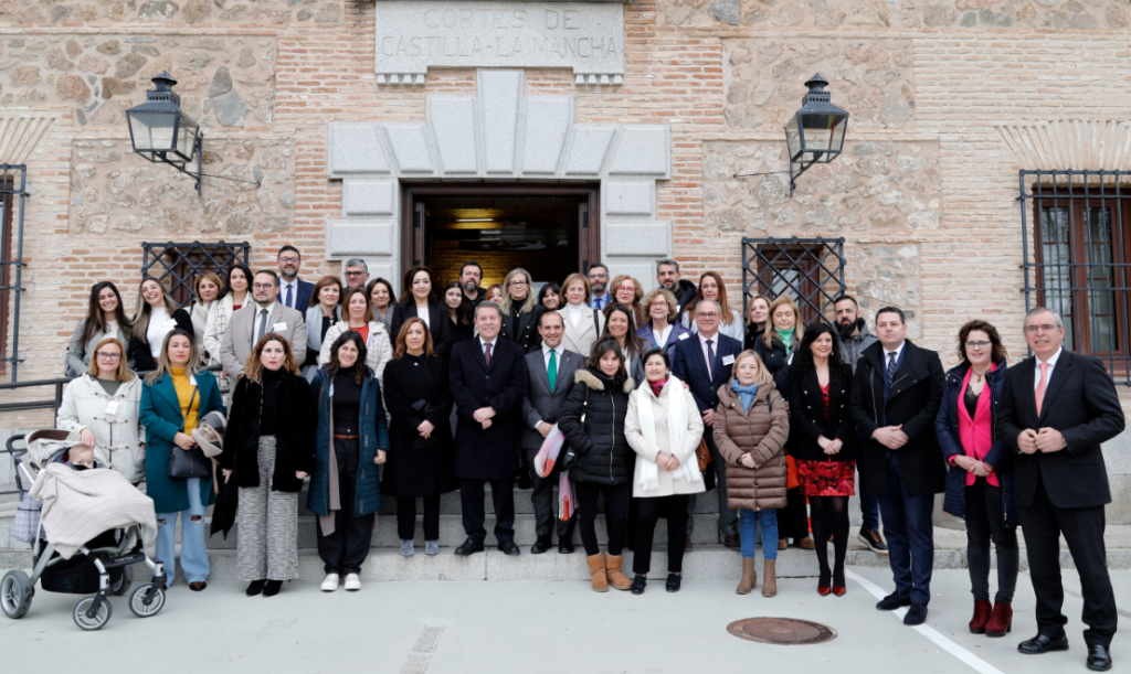 El Pleno de las Cortes ha aprobado por unanimidad en su sesión de este jueves la Ley de Atención Temprana de Castilla-La Mancha.