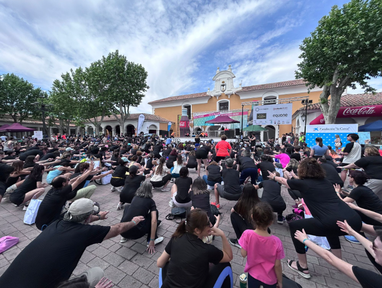 La séptima edición del Pilates Solidario por Afanion ha reunido a cientos de personas en el Recinto Ferial de Albacete.