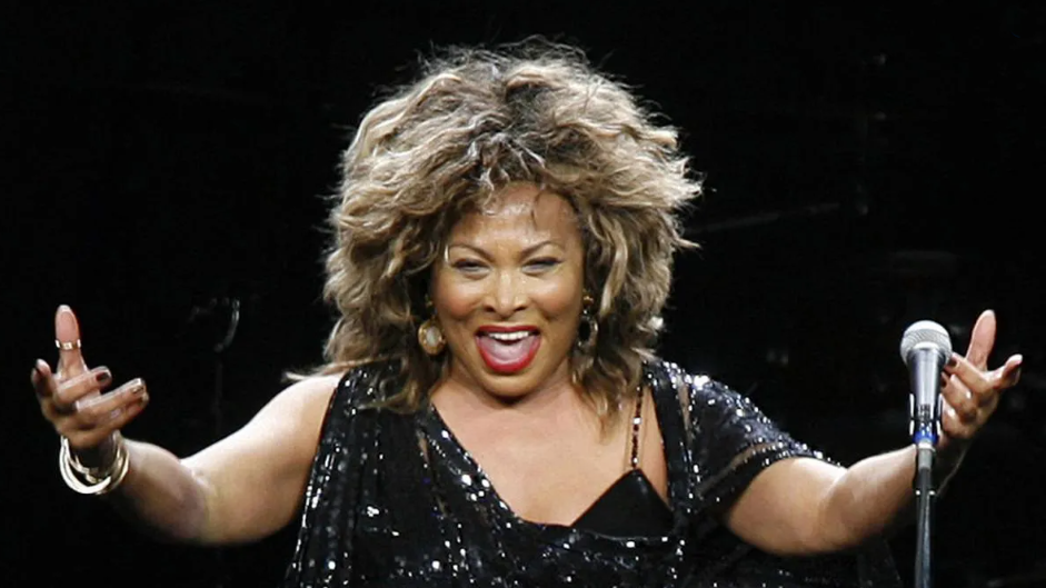 La legendaria cantante Tina Turner, que falleció el 24 de mayo de 2023 a los 83 años, escribió sobre su historial de hipertensión.