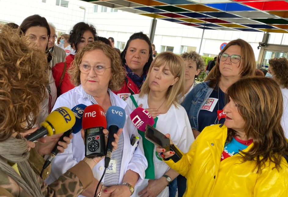 Concentración en el Hospital Perpetuo Socorro de Albacete para denunciar la última agresión sufrida por una compañera del Sescam.